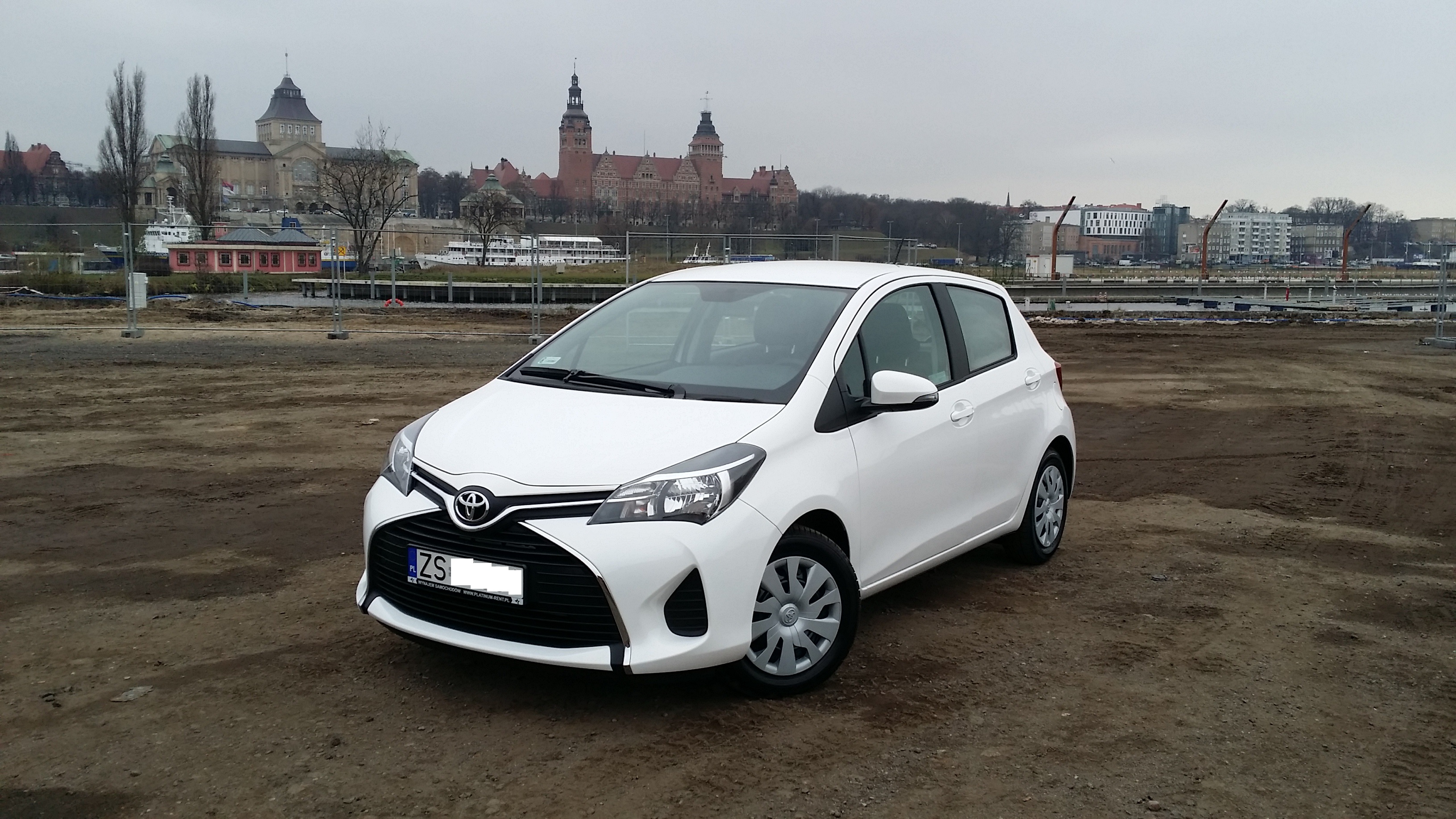 Toyota Yaris Wypożyczalnia samochodów Poznań
